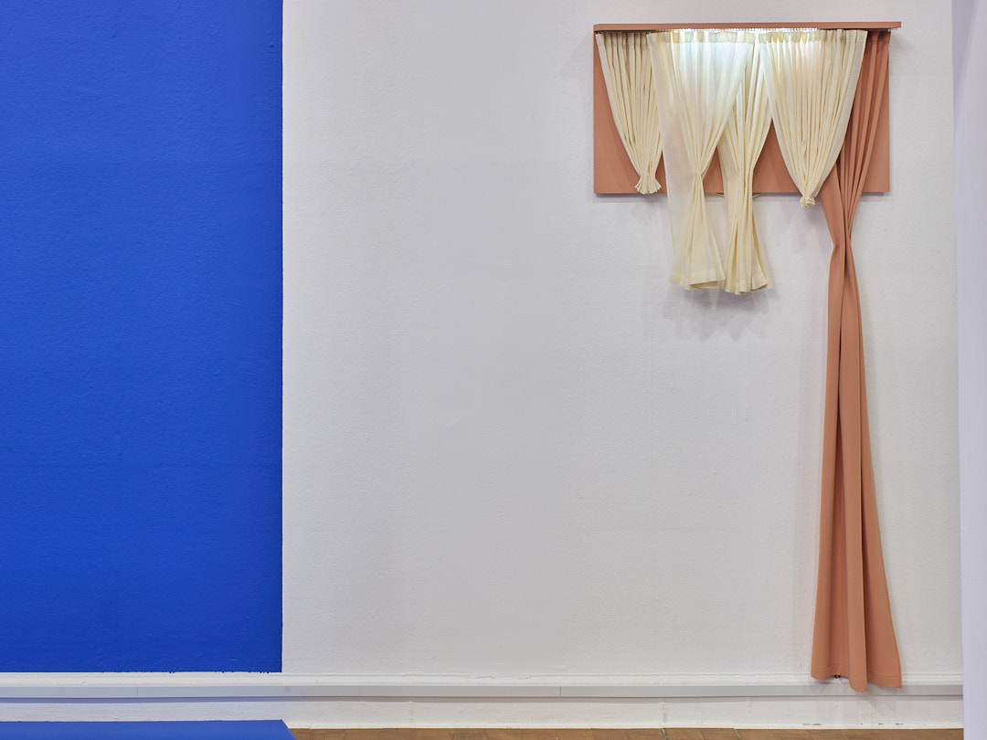 Fabric Manipulated by Sewing: Elaborate Flounce With a Godet